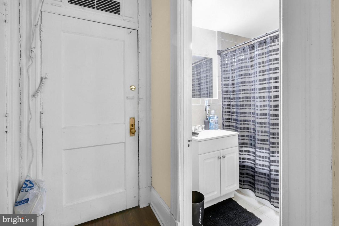 1324 Locust St #420 Property Photo 6