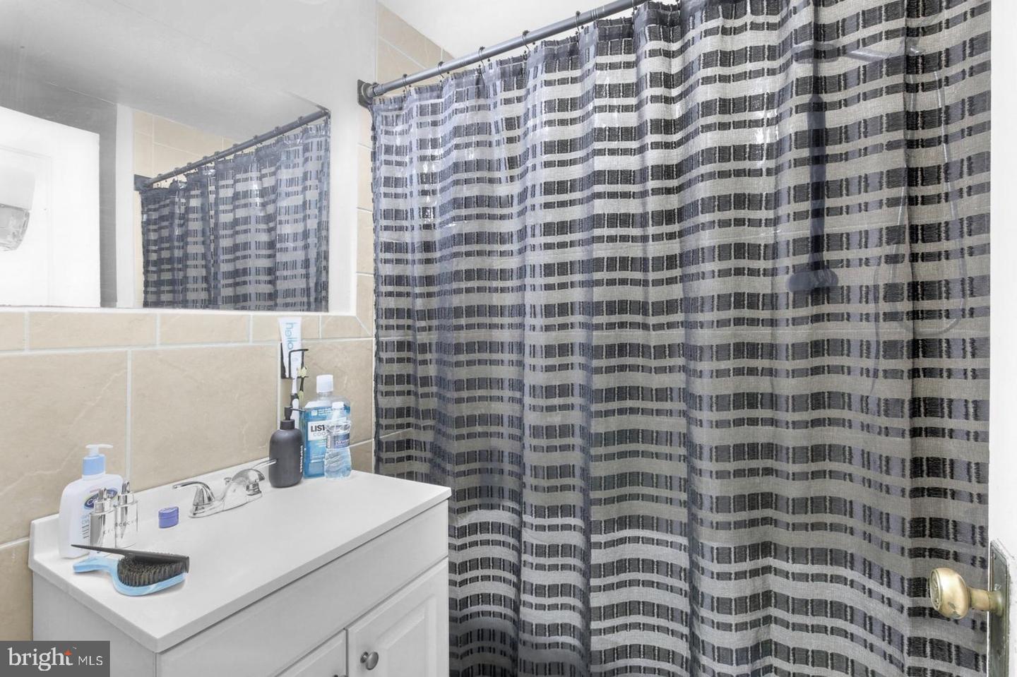 1324 Locust St #420 Property Photo 7
