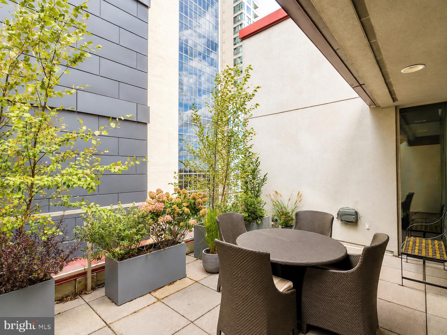 227-31 S 6th St #pe Property Photo 4
