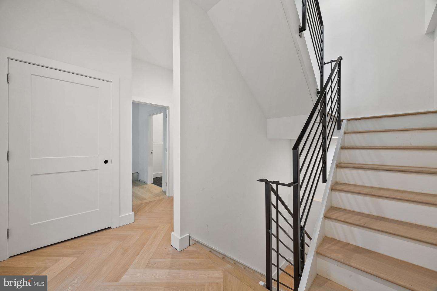 706 Latona St #j Property Photo 2