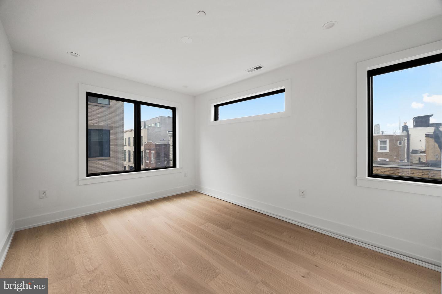 706 Latona St #j Property Photo 24