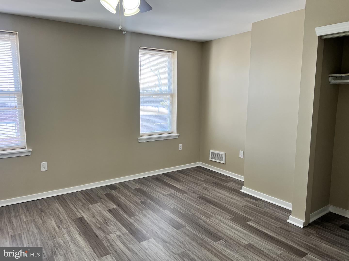 5738-40 Tulip St Property Photo 5
