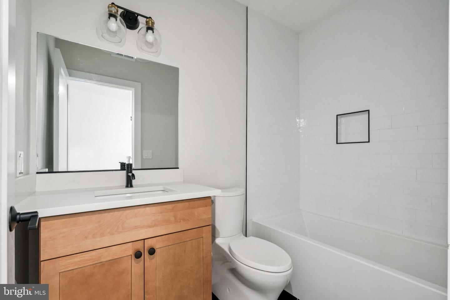 1437 Parrish St Property Photo 10