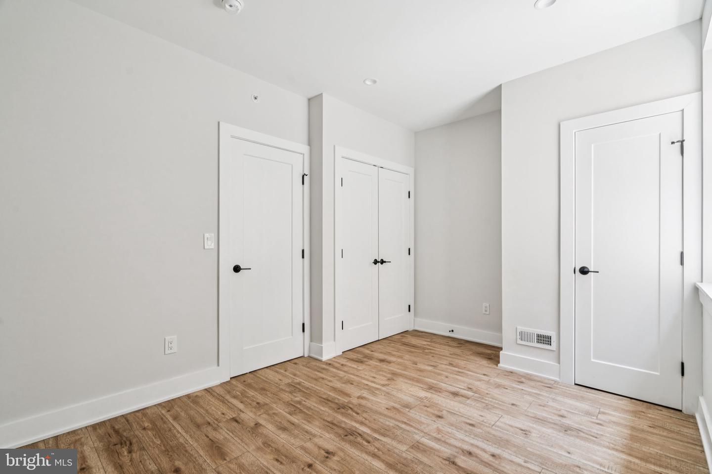 1437 Parrish St Property Photo 15