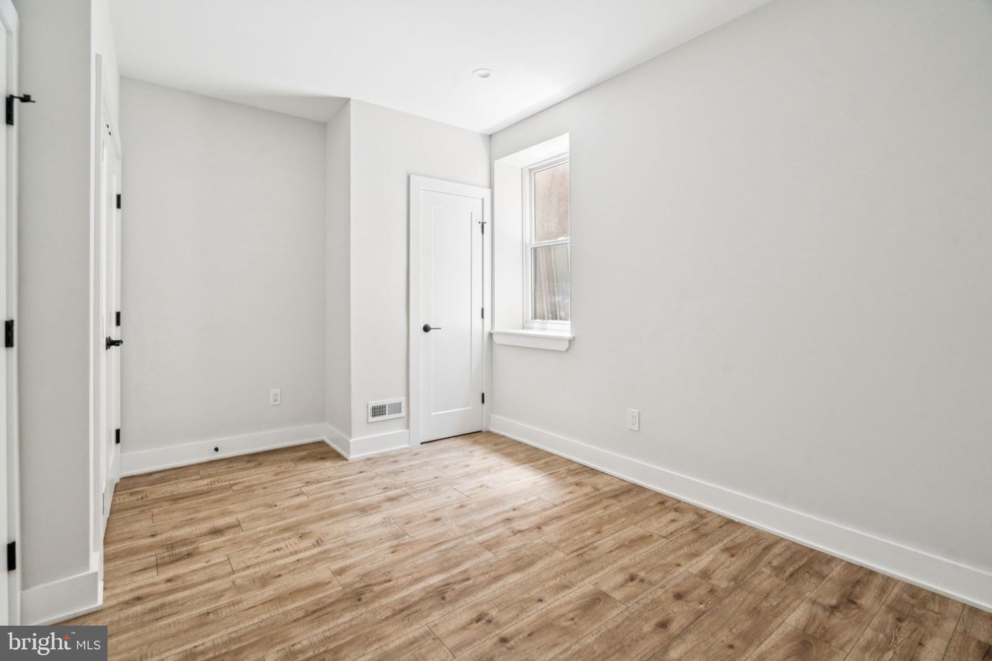 1437 Parrish St Property Photo 16