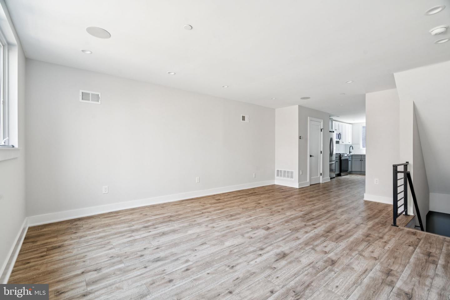 1437 Parrish St Property Photo 18
