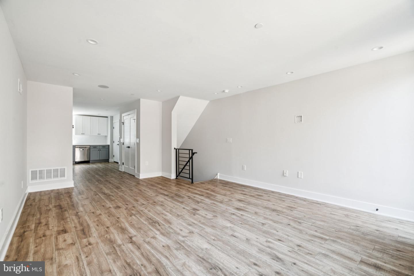1437 Parrish St Property Photo 19
