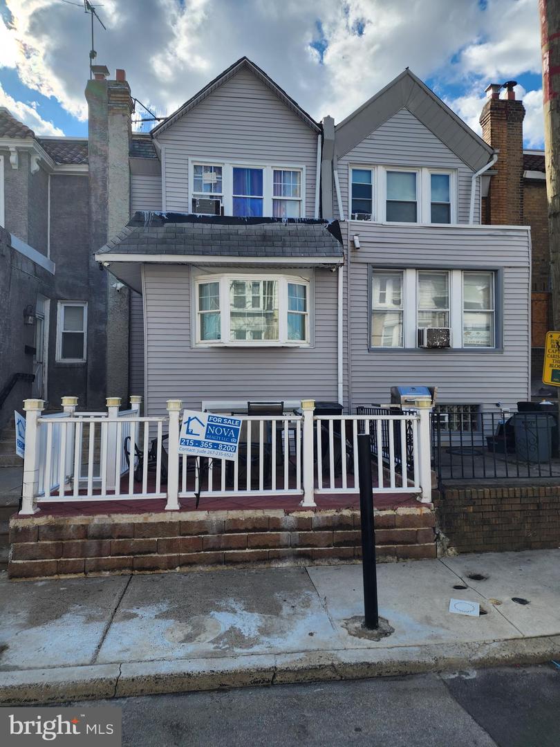 6414 CHELWYNDE AVE Property Photo 1