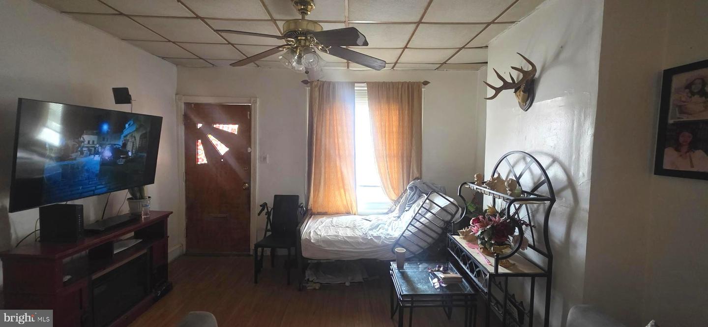 3048 B St Property Photo 4