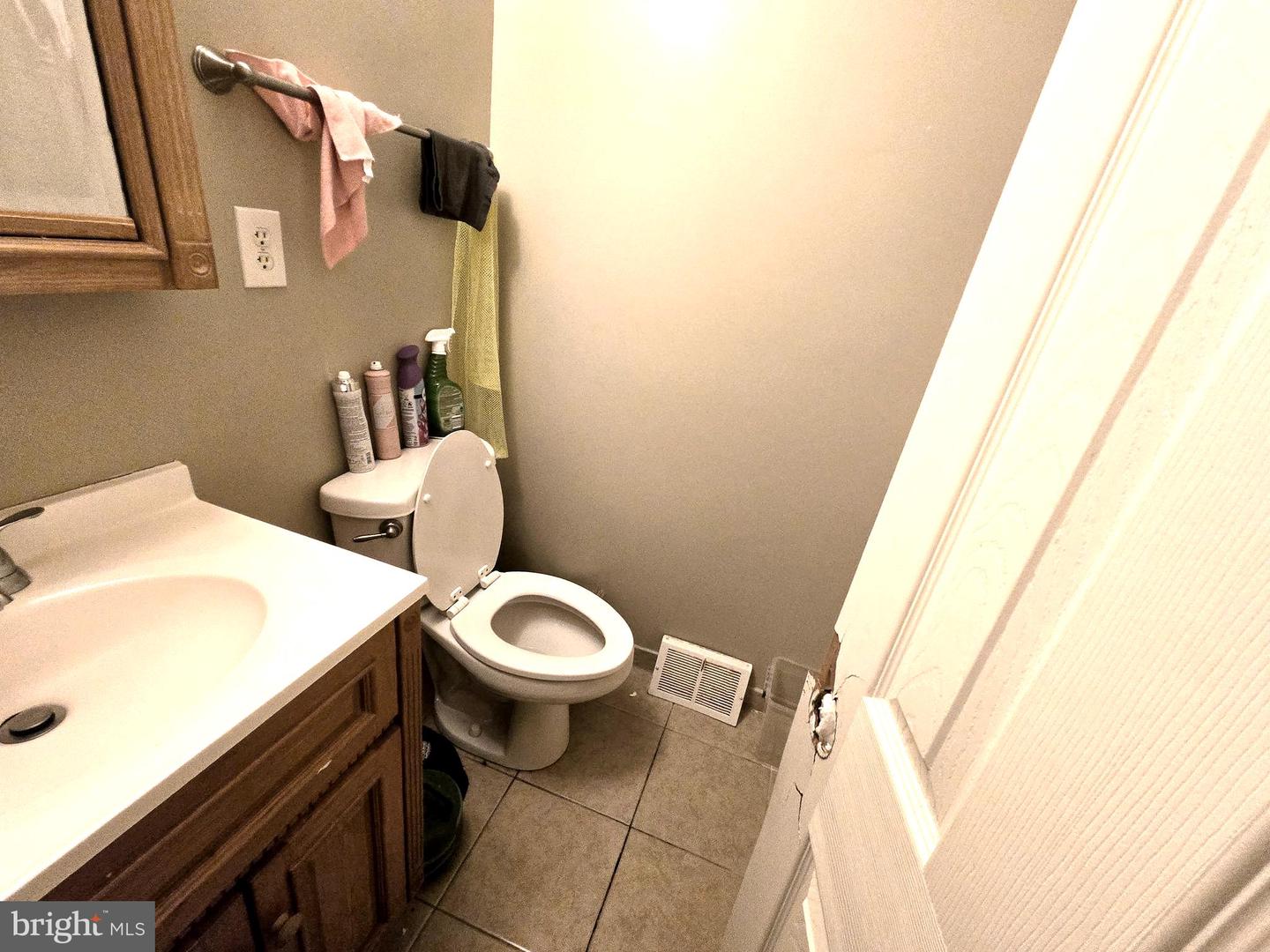 8008-00 Crispin St #e Property Photo 24