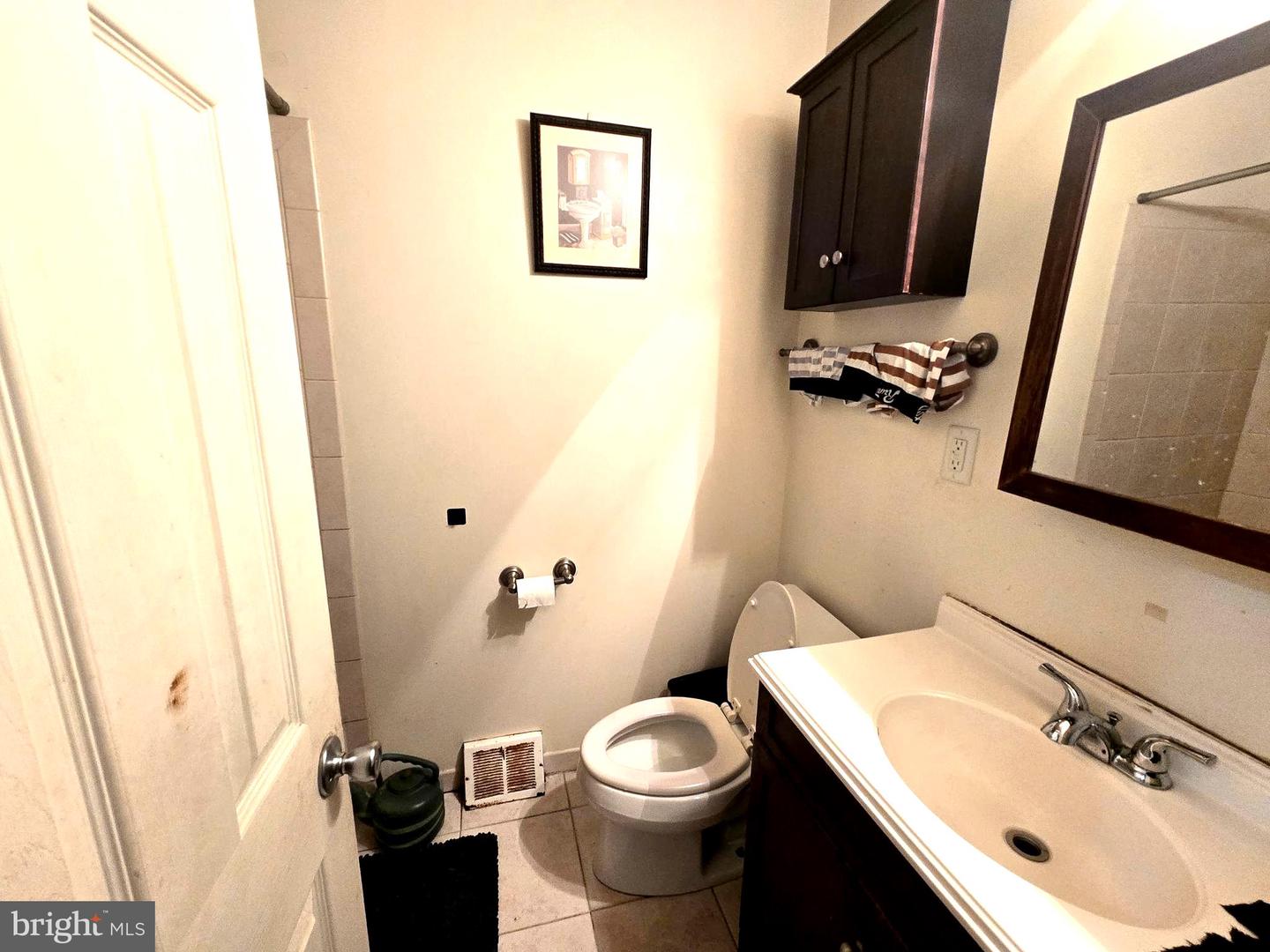 8008-00 Crispin St #e Property Photo 25