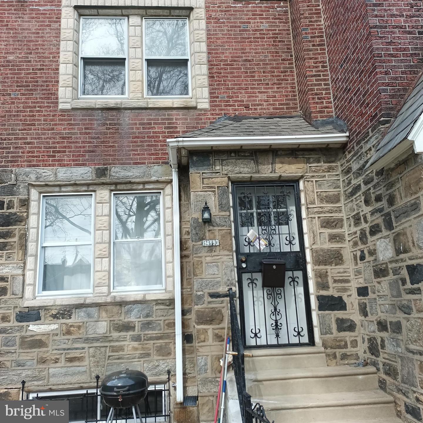 1419-00 Robbins St Property Photo 1