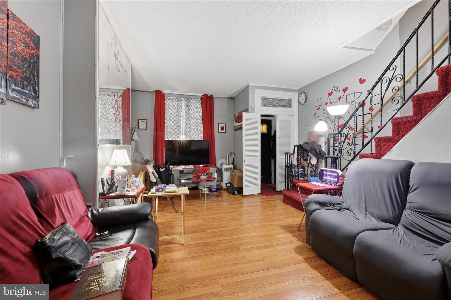 1527 N Dover St Property Photo 2