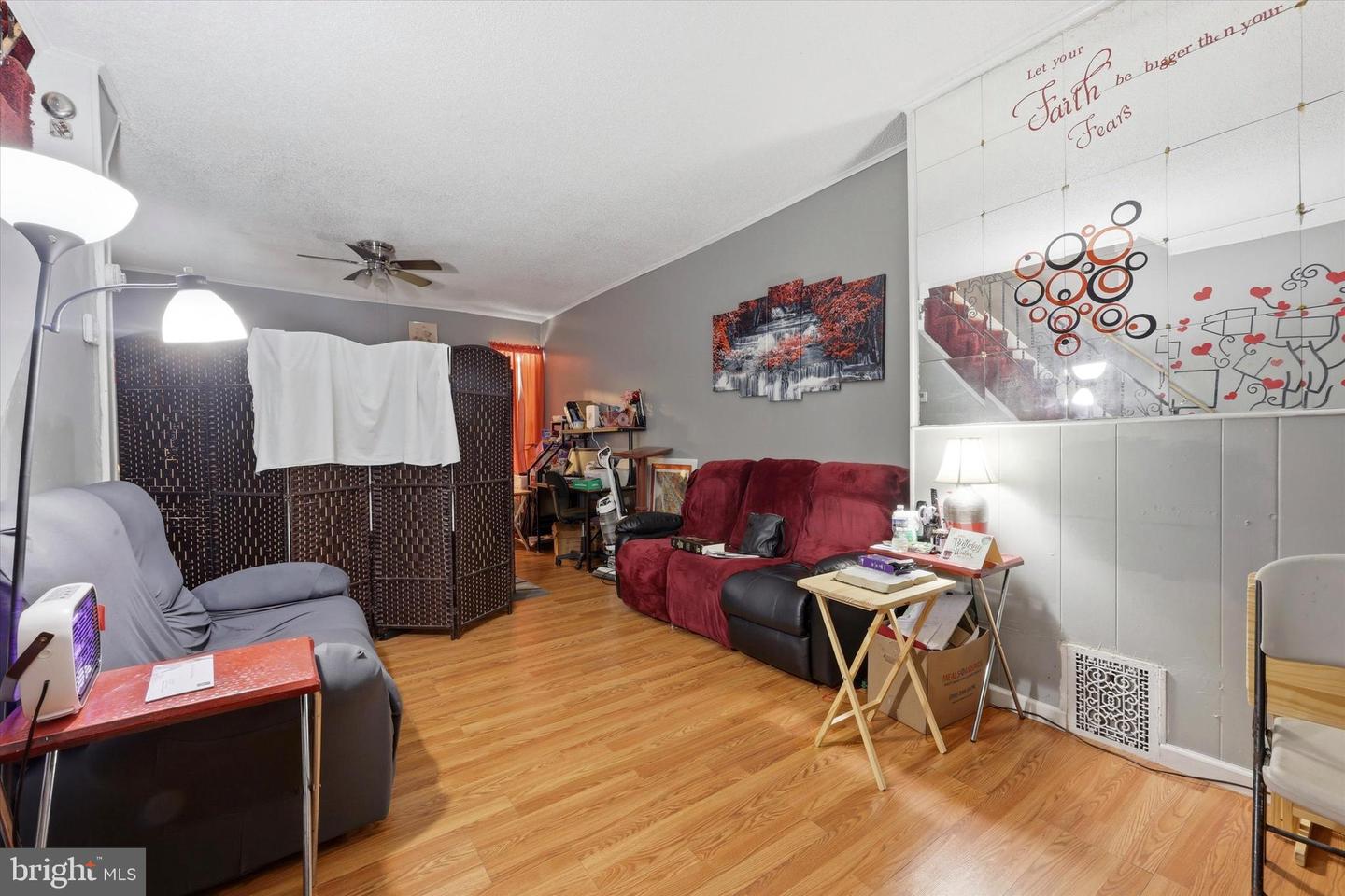 1527 N Dover St Property Photo 3