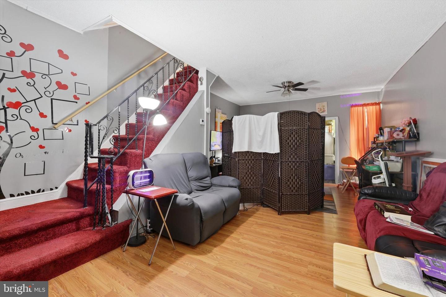 1527 N Dover St Property Photo 4