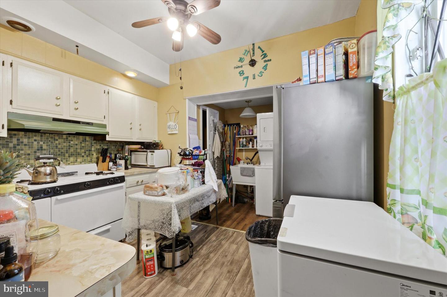 1527 N Dover St Property Photo 5