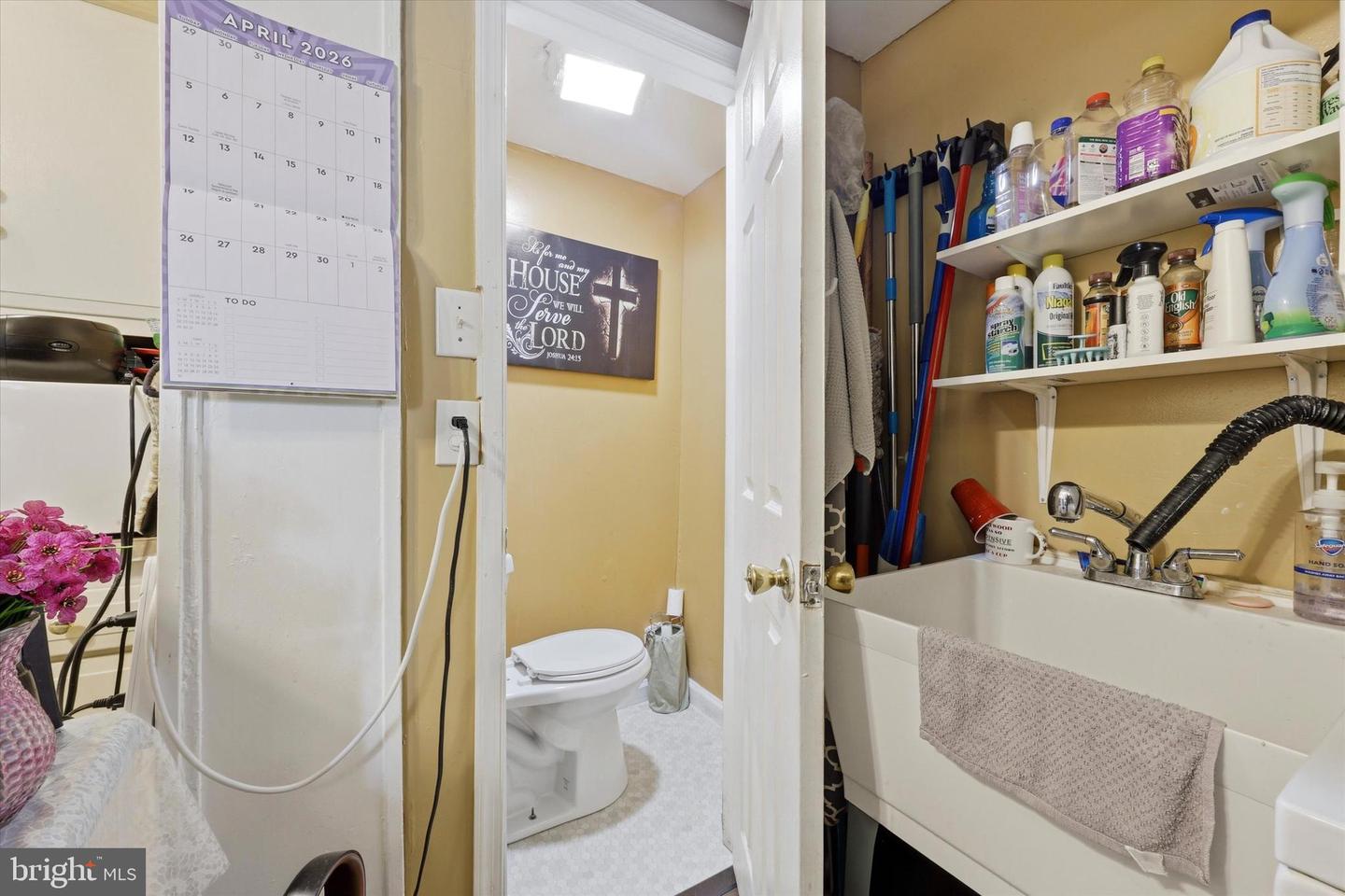 1527 N Dover St Property Photo 6