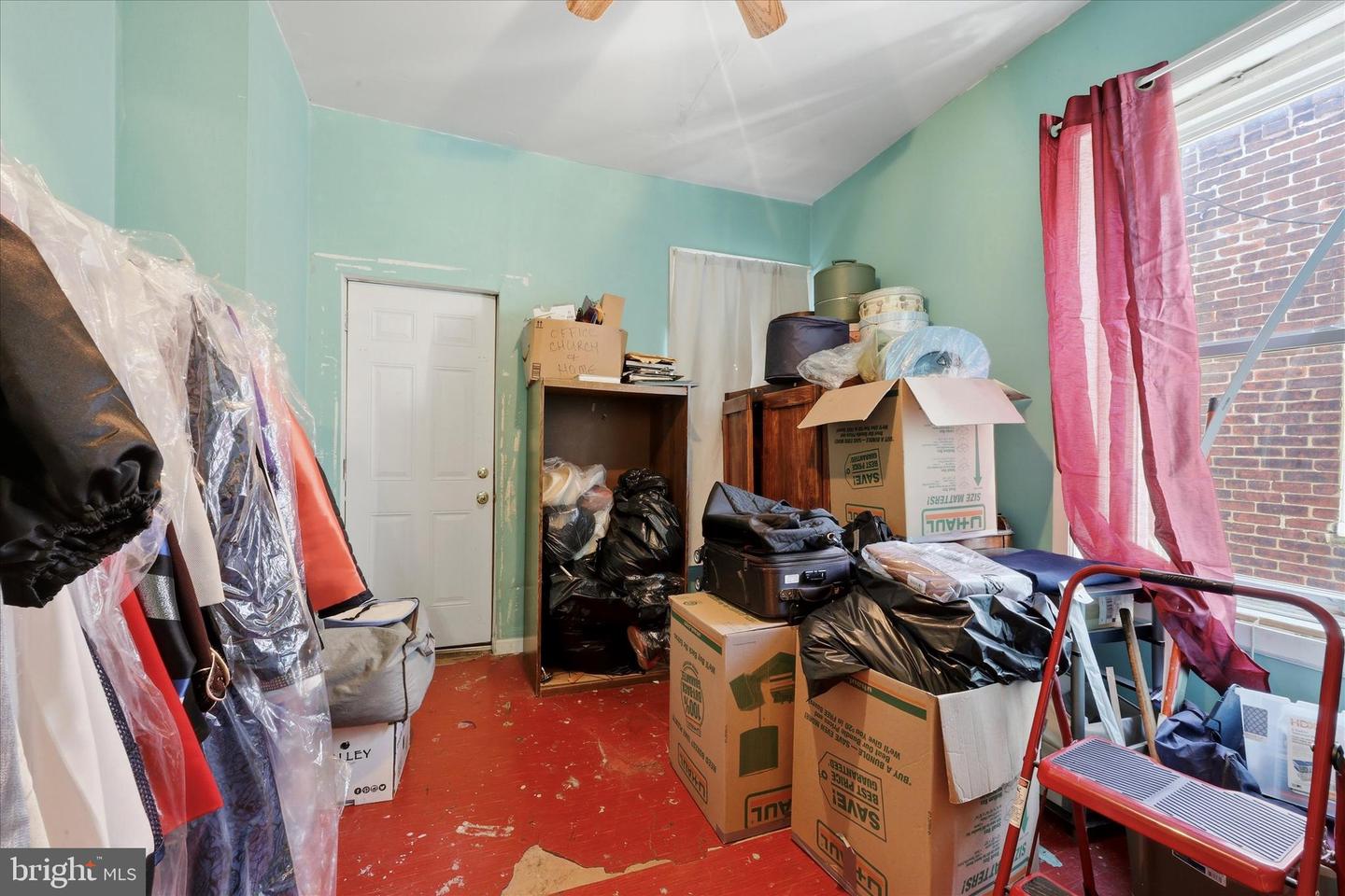 1527 N Dover St Property Photo 10