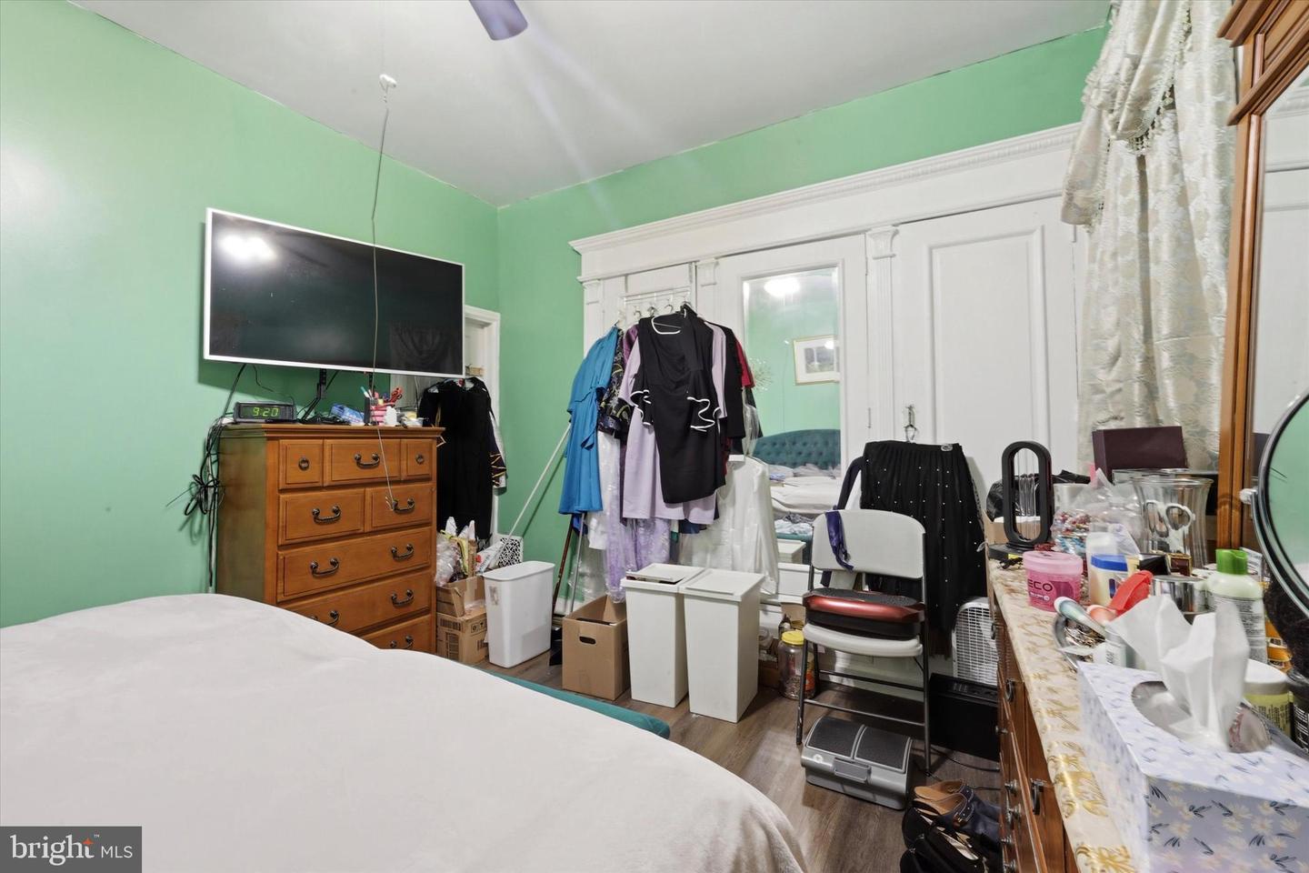 1527 N Dover St Property Photo 11