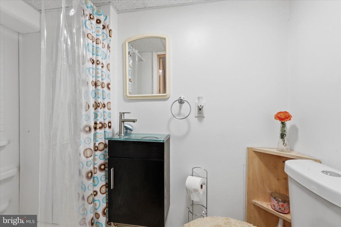 1527 N Dover St Property Photo 13