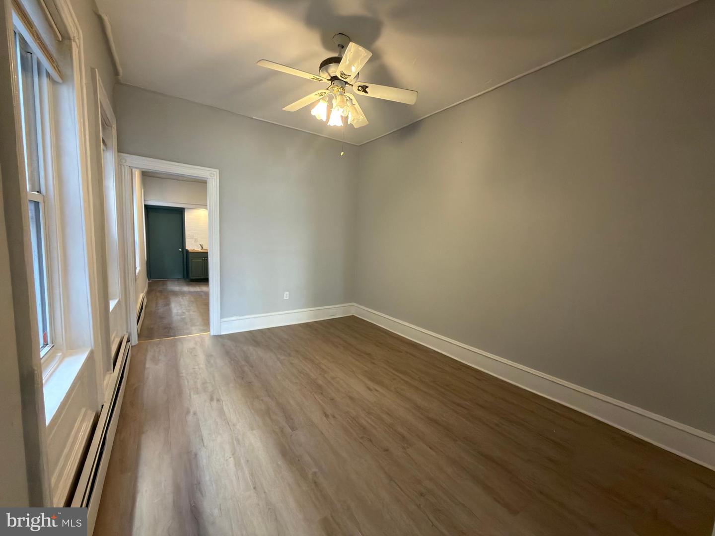 1112 W Tioga Street Property Photo 4