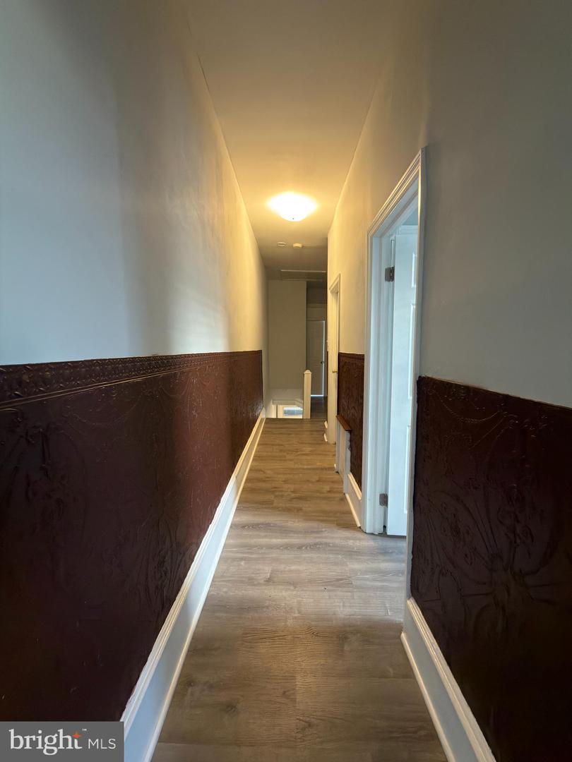 1112 W Tioga Street Property Photo 6