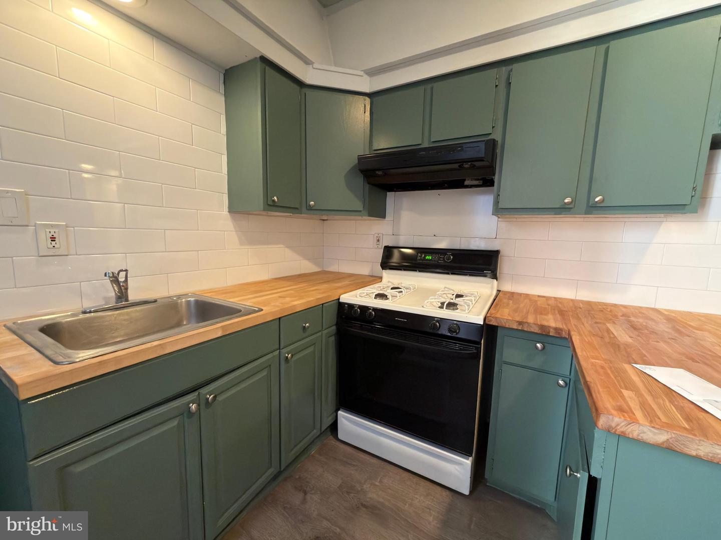 1112 W Tioga Street Property Photo 7
