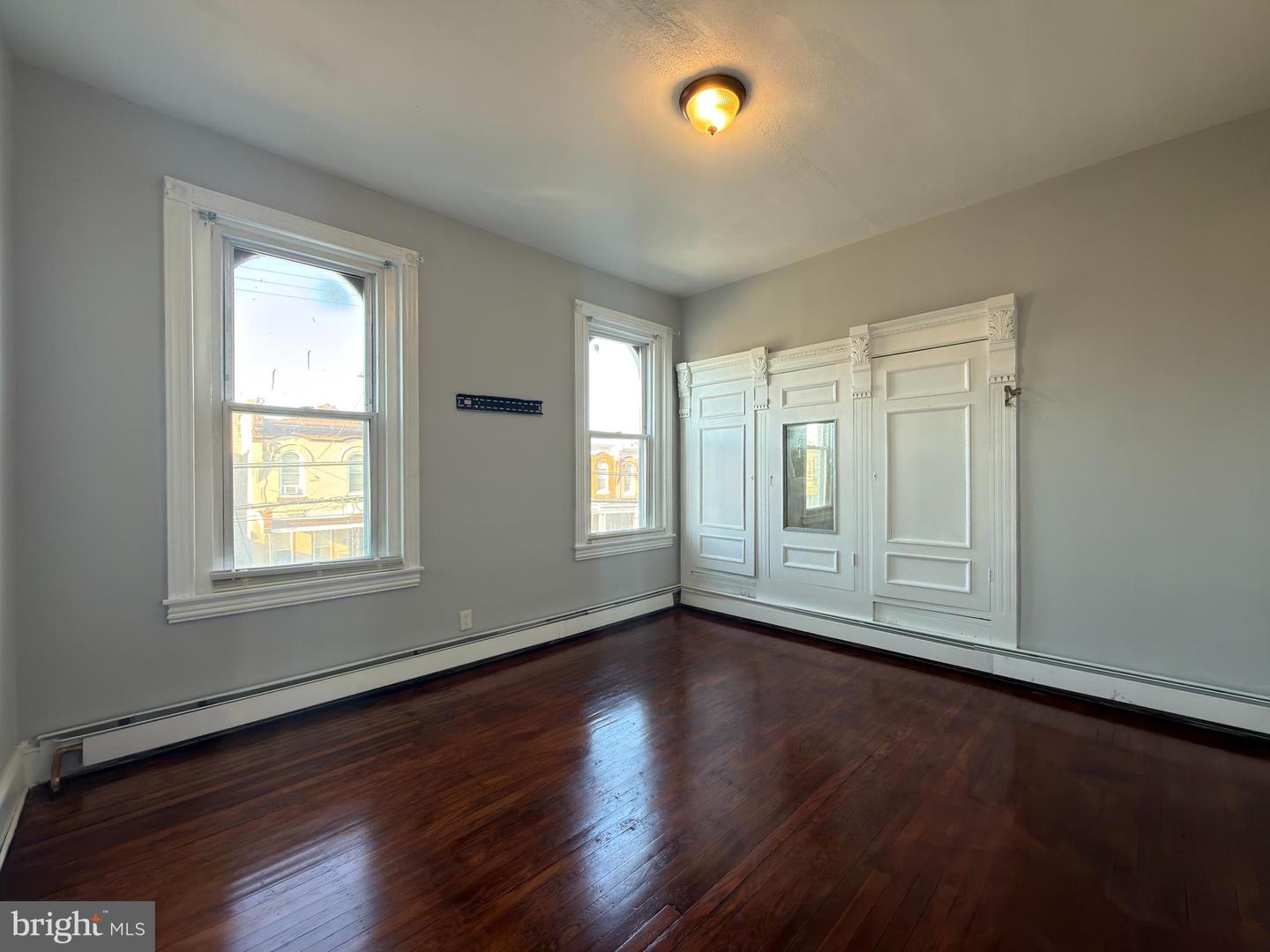 1112 W Tioga Street Property Photo 11