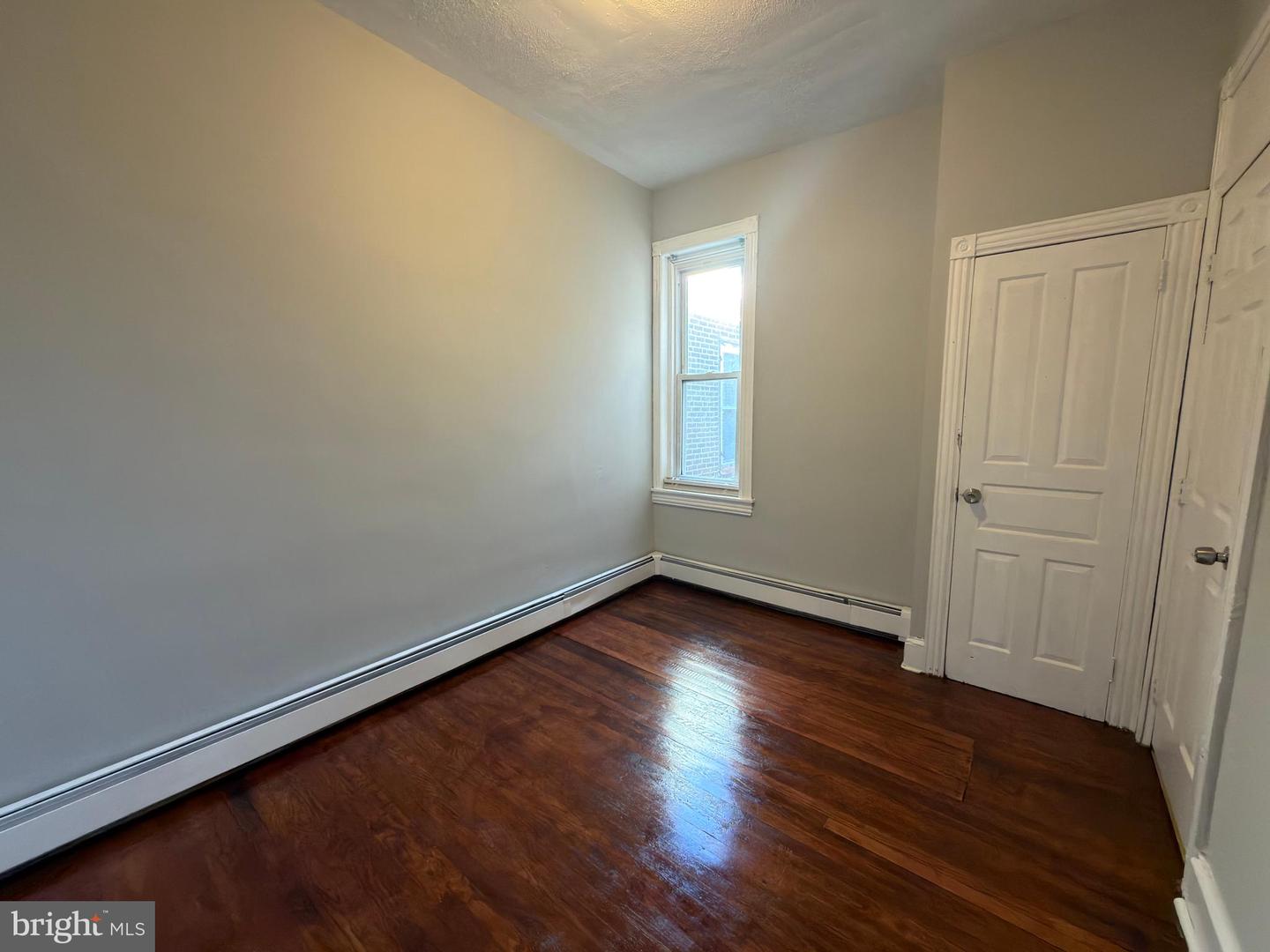 1112 W Tioga Street Property Photo 12