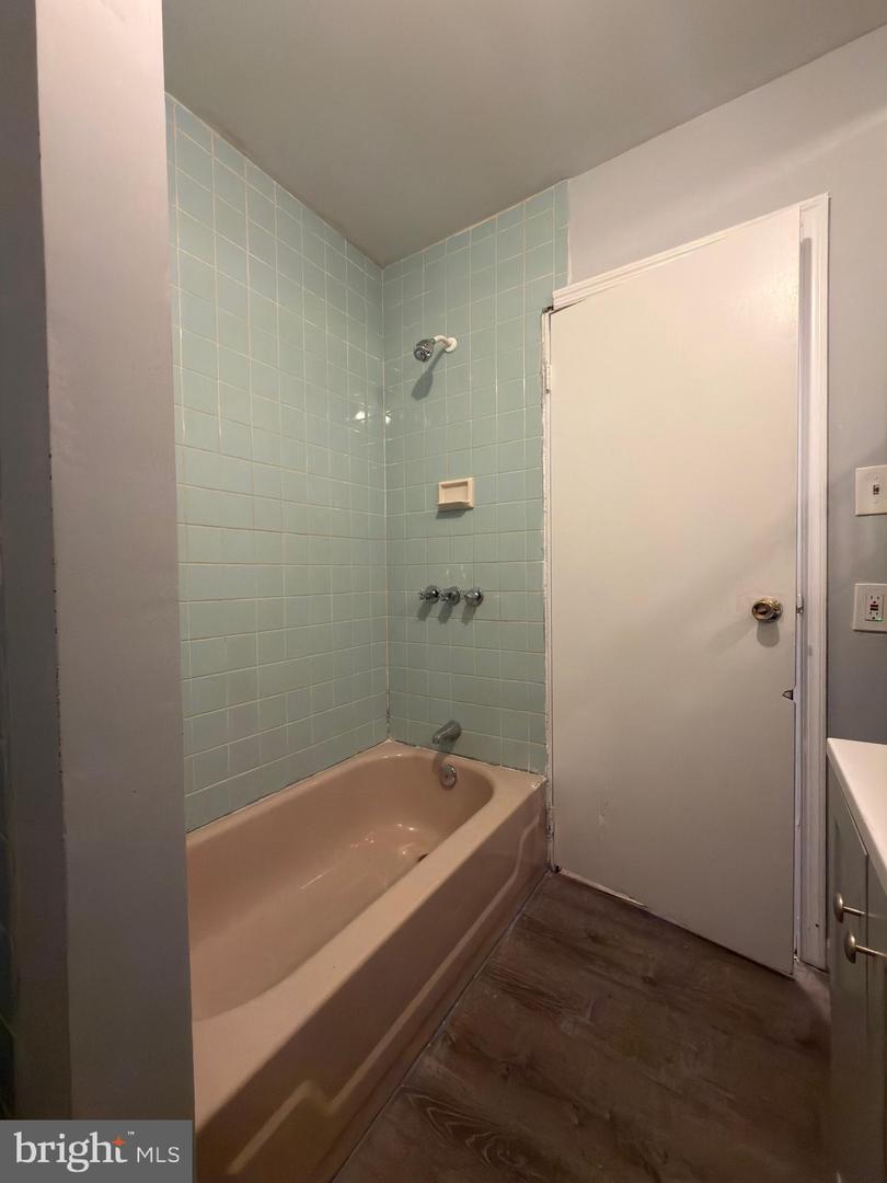 1112 W Tioga Street Property Photo 17