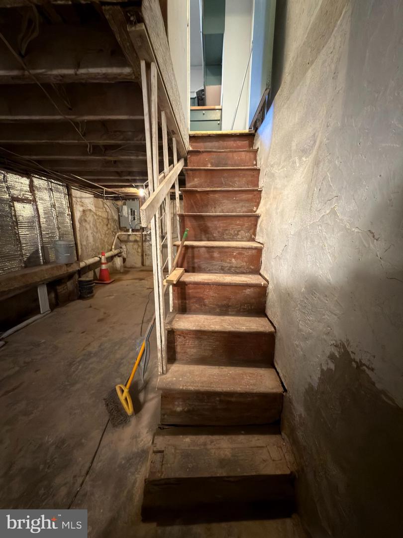 1112 W Tioga Street Property Photo 30