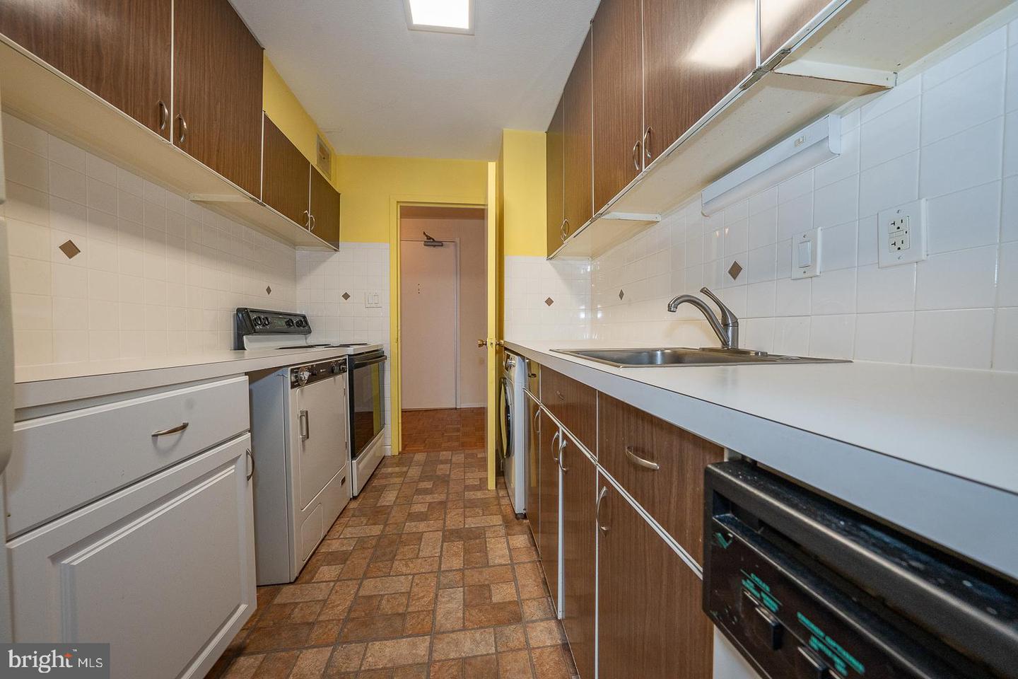 1919 Chestnut St #1016 Property Photo 4