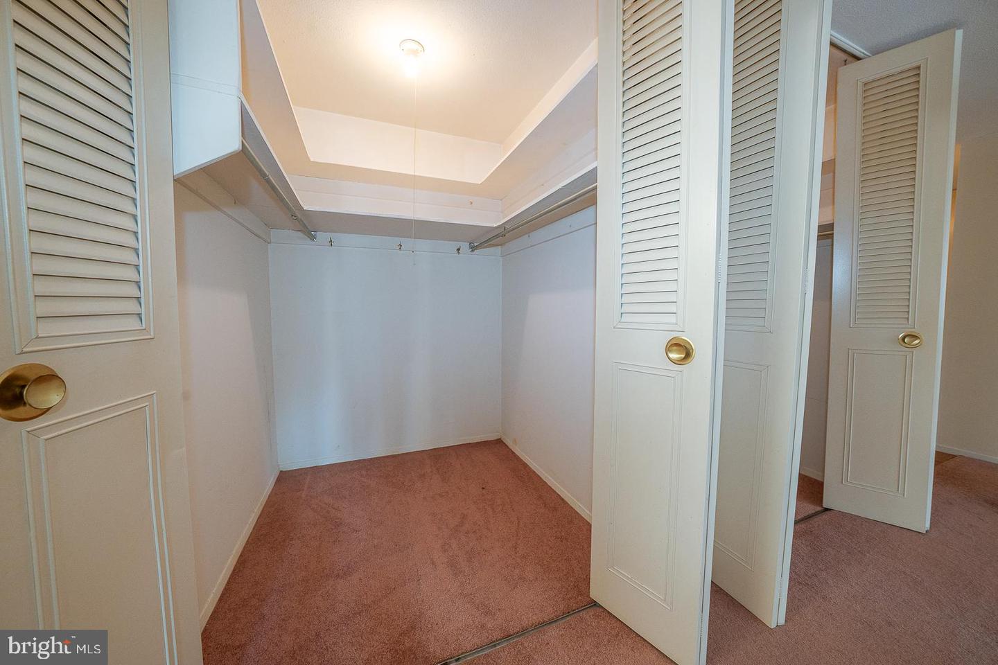 1919 Chestnut St #1016 Property Photo 5