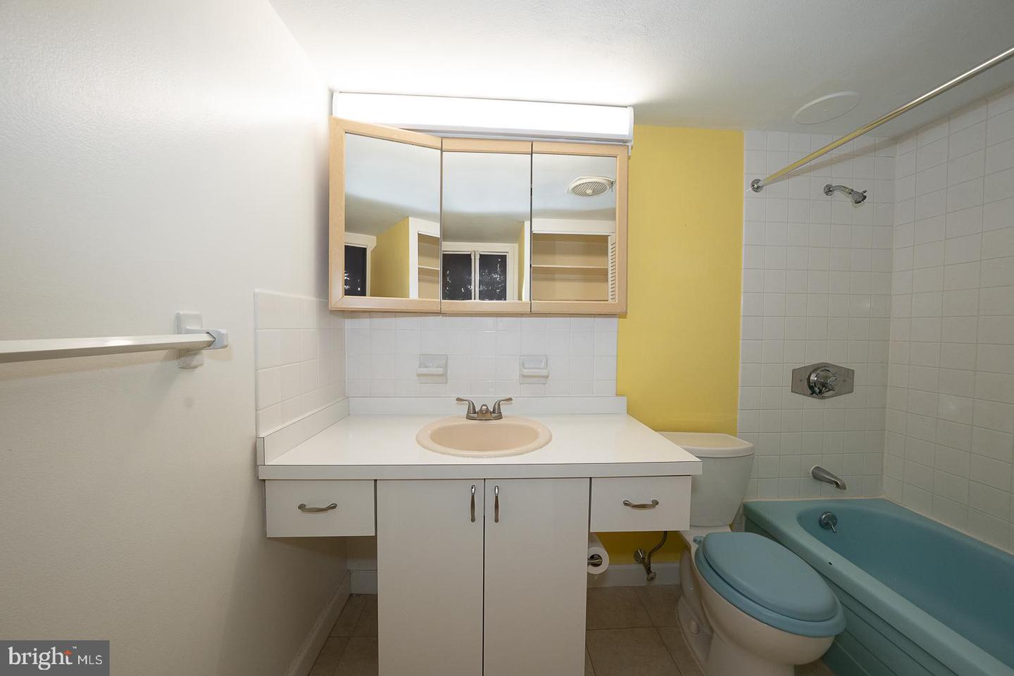 1919 Chestnut St #1016 Property Photo 8
