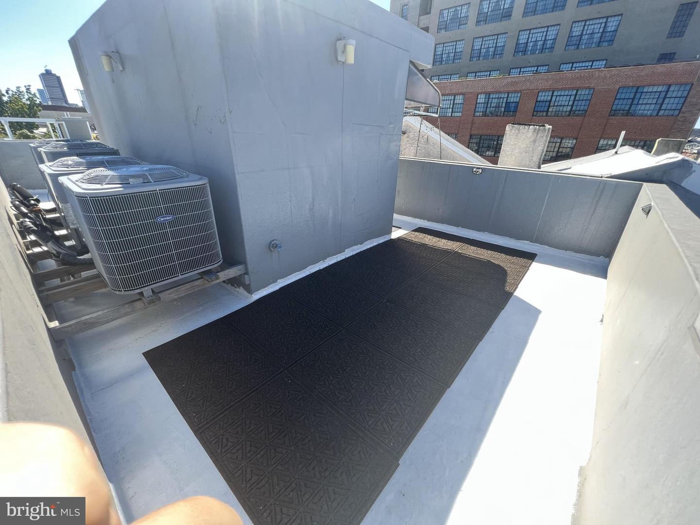 1008 Green St Property Photo 4