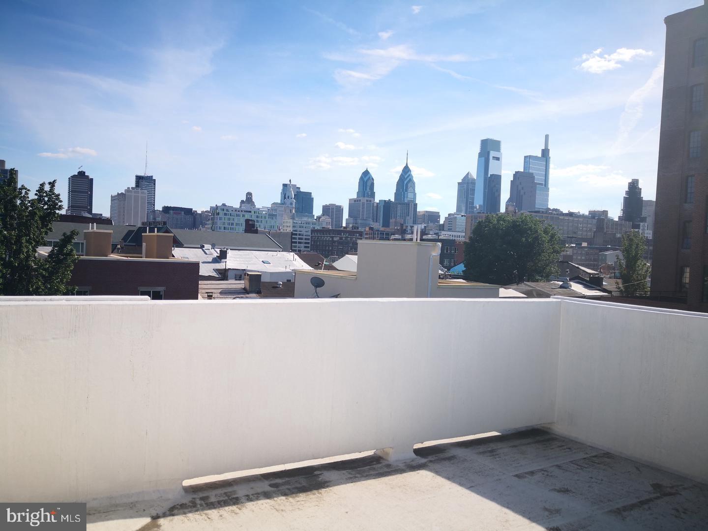 1008 Green St Property Photo 5