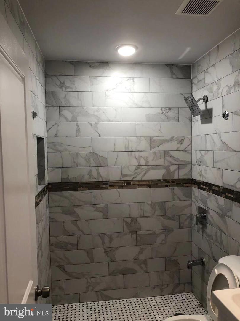 1008 Green St Property Photo 24