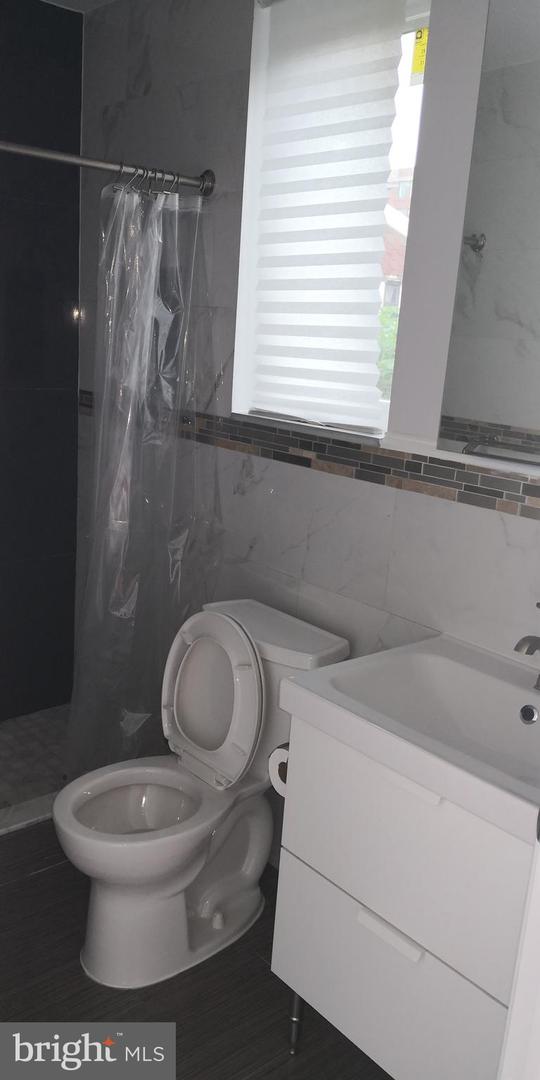 1008 Green St Property Photo 36