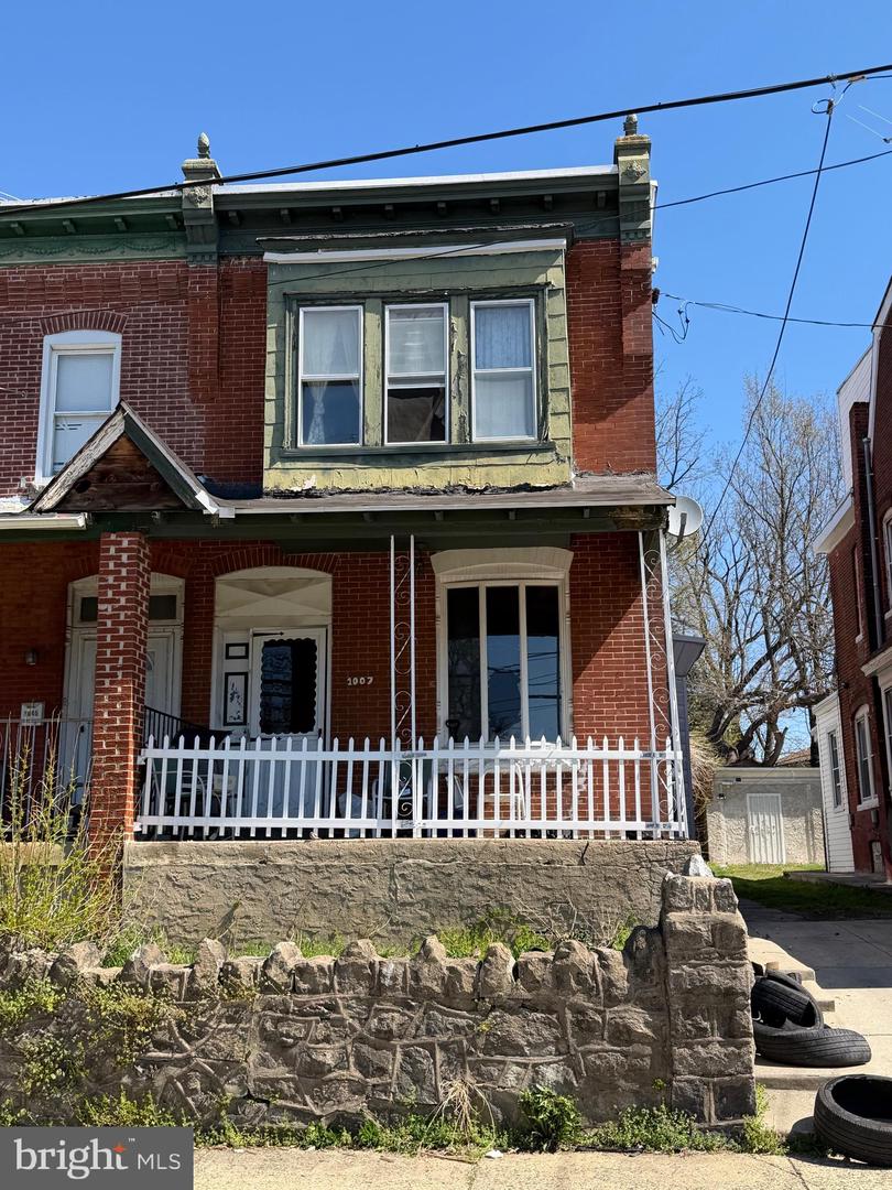 1007 Arrott St Property Photo 1