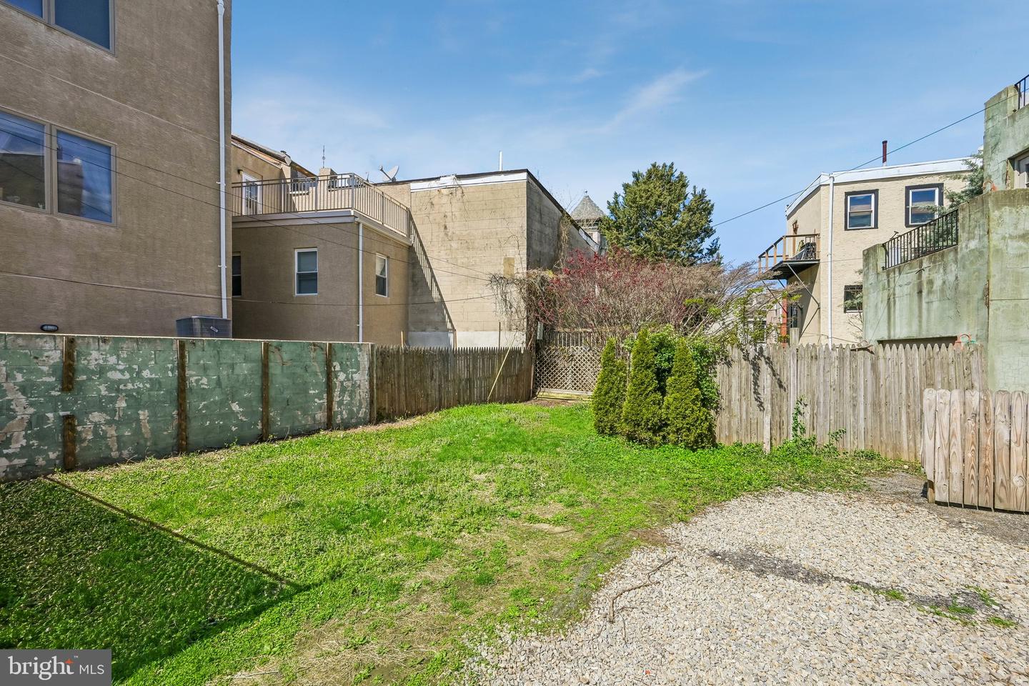 335-337 Poplar St Property Photo 17