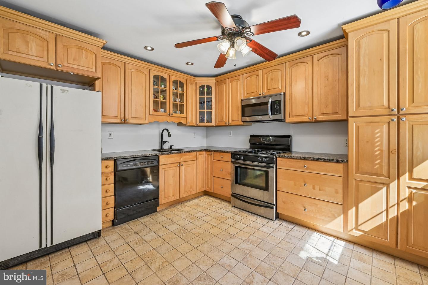 335-337 Poplar St Property Photo 27