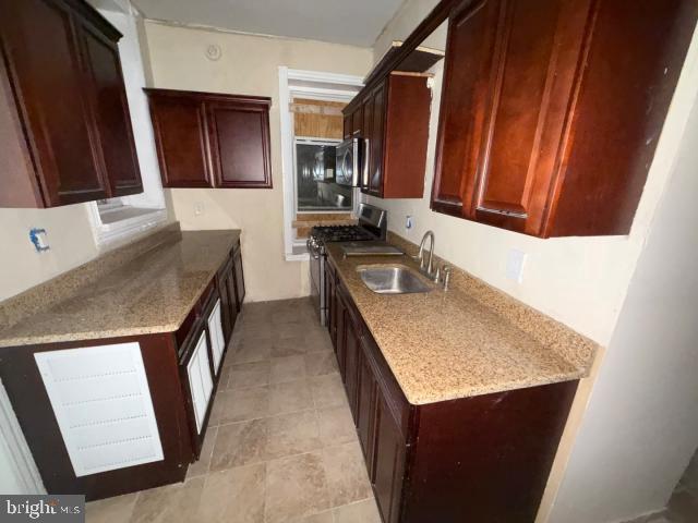 5943 N Marvine St Property Photo 10