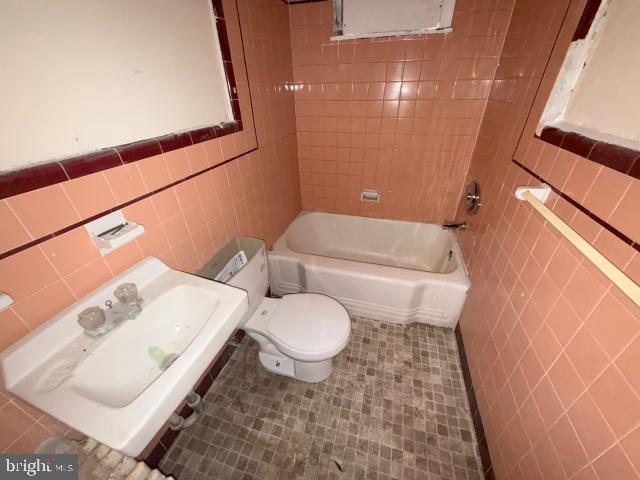 5943 N Marvine St Property Photo 25