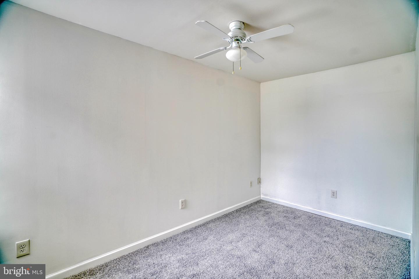 3271 Edgemont St Property Photo 21