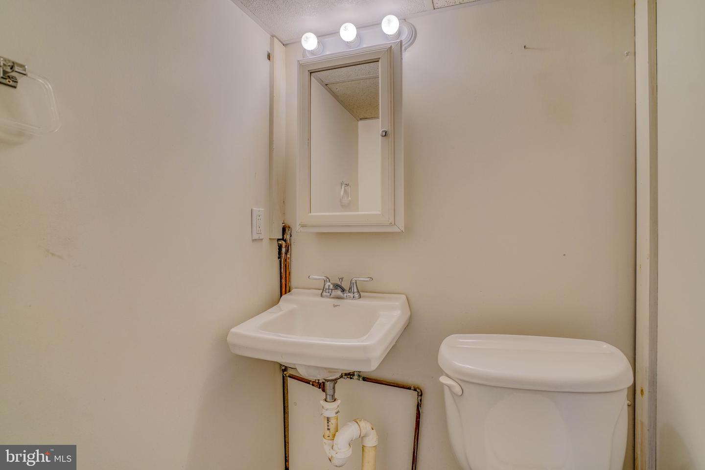 3271 Edgemont St Property Photo 27