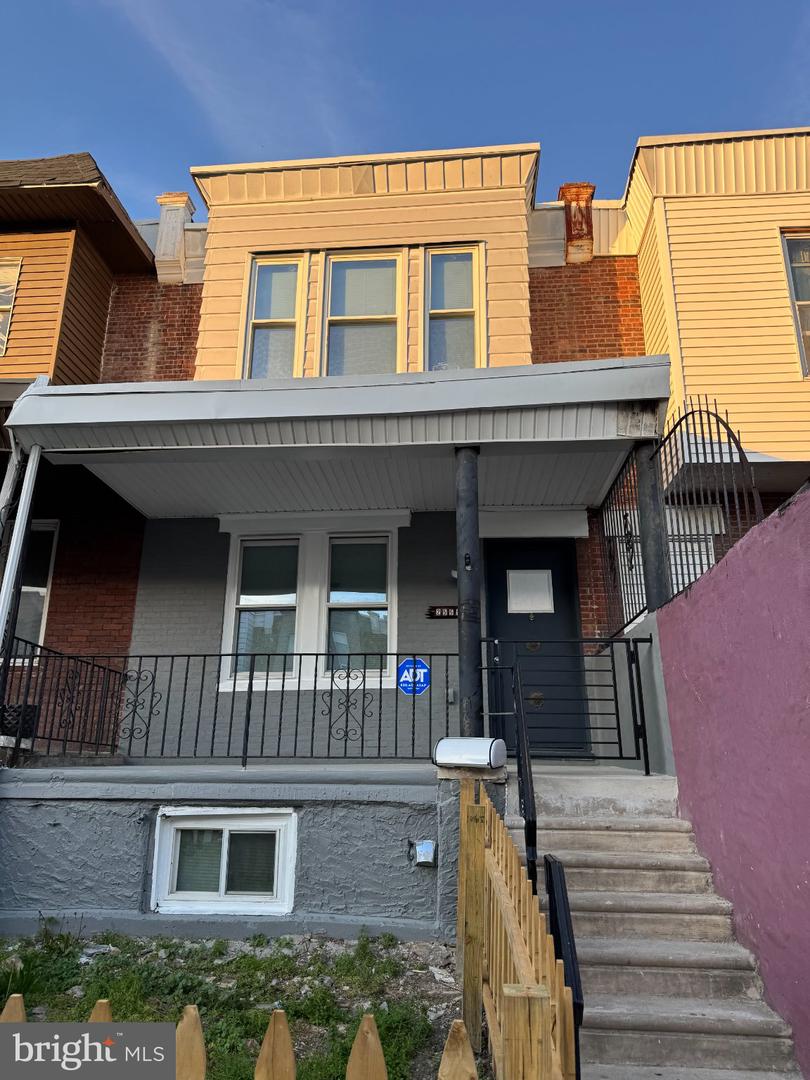 2559 S SHIELDS ST Property Photo 1