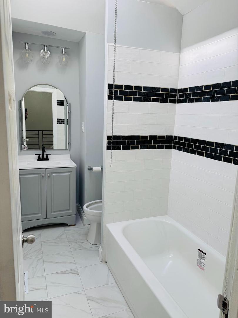 2559 S Shields St Property Photo 11
