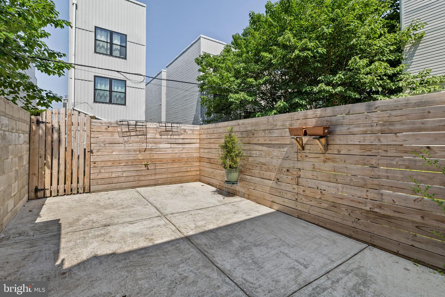 1214 N Lecount St Property Photo 11