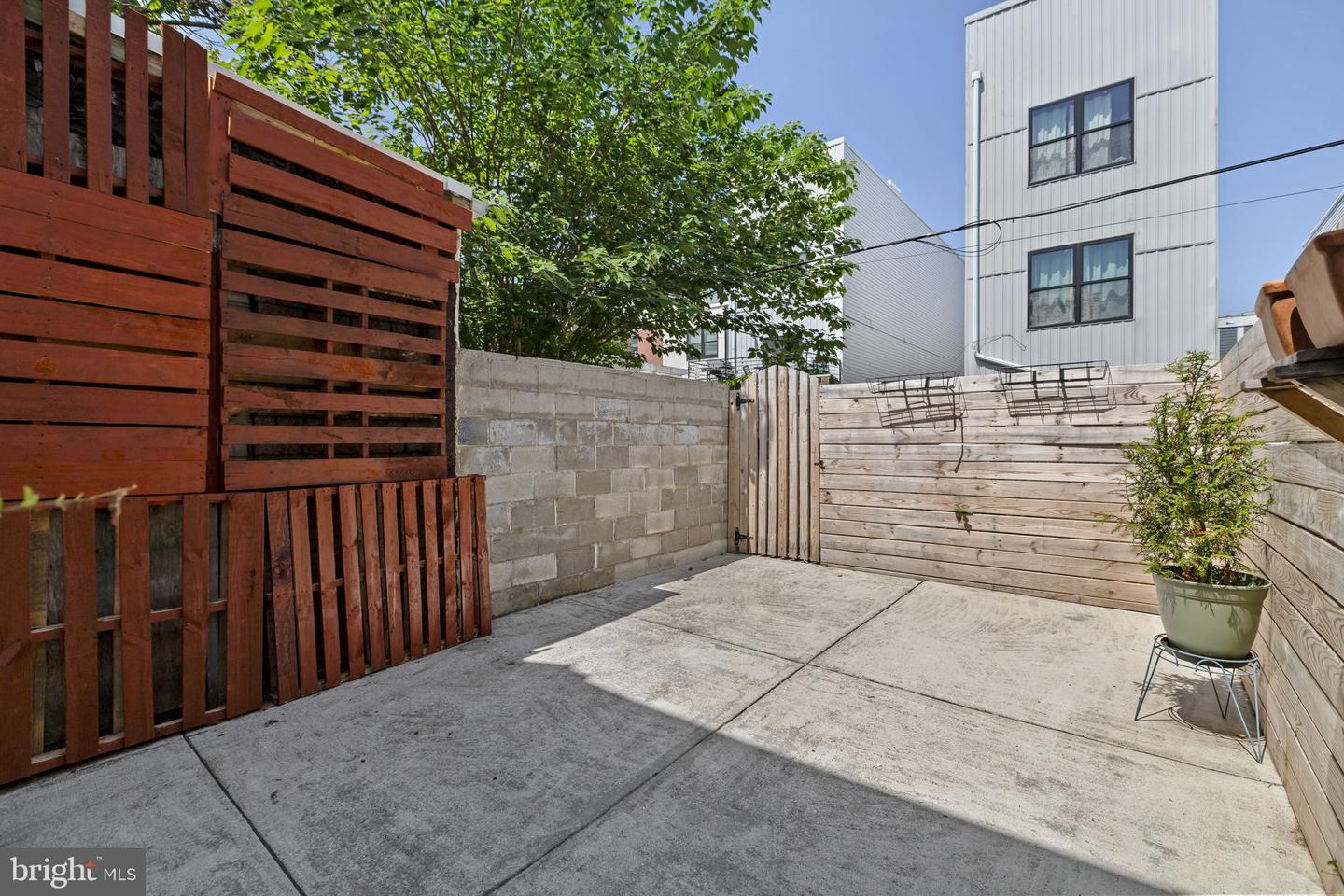 1214 N Lecount St Property Photo 14