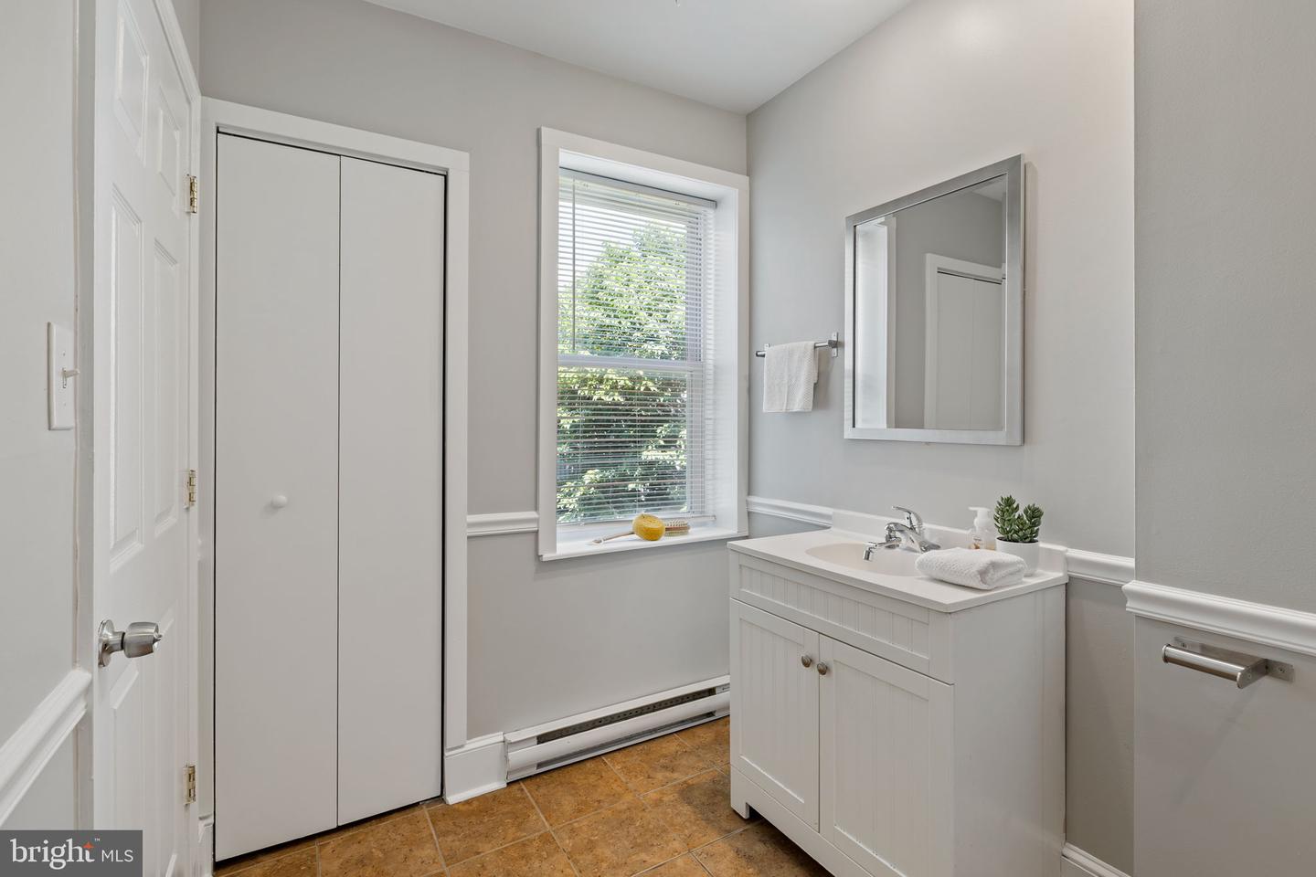1214 N Lecount St Property Photo 18